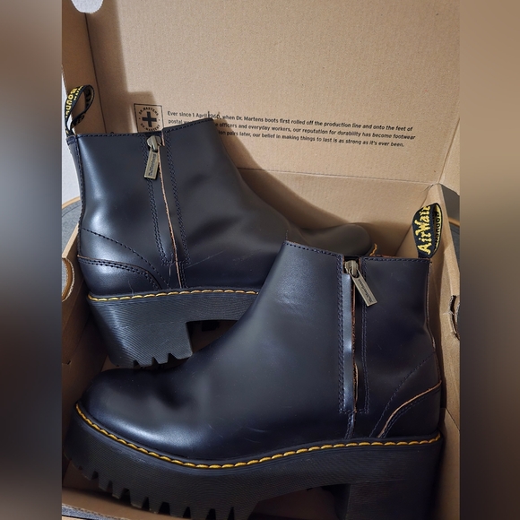 Dr. Martens - Rometty II (W9; M8) - Picture 1 of 7